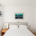 Lovely Harbourside 1-Bed Close To Sydney Landmarks